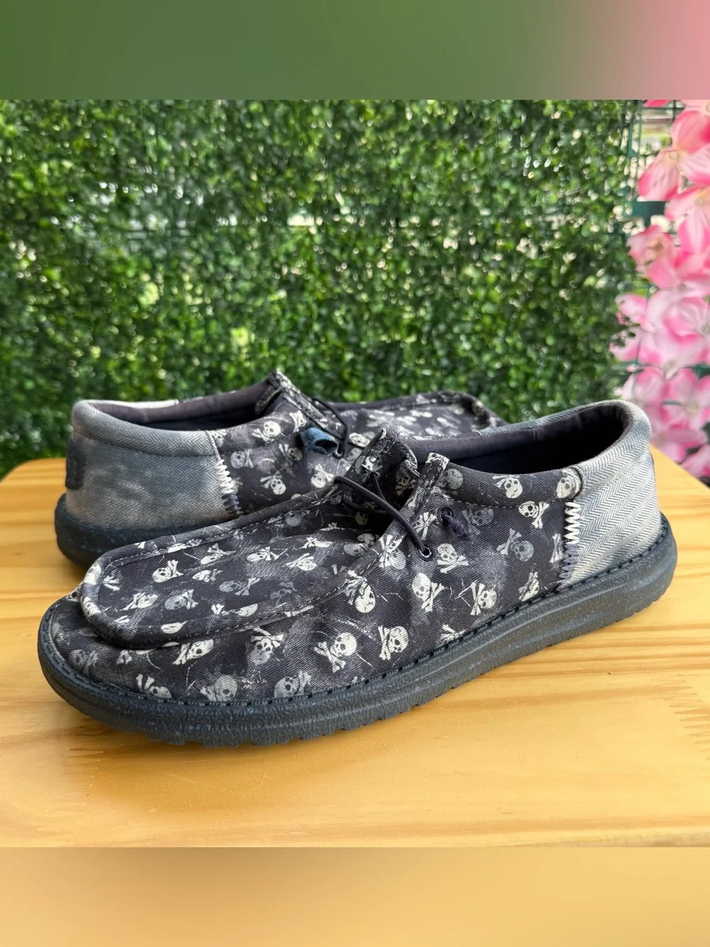 HEYDUDE Wally Funk Skull Print Men’s Size 10 Black Gray Casual Slip On Shoes